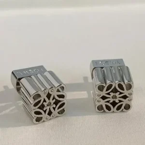 Boucle d’oreille carré femme