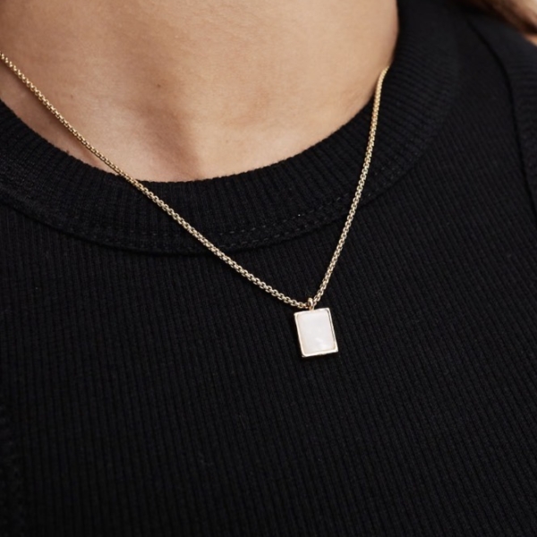 Collier doré à pendentif perle carrée - Imperméable